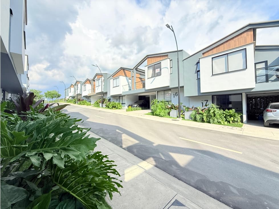 ESPECTACULAR CASA EN CERRITOS PEREIRA - 1