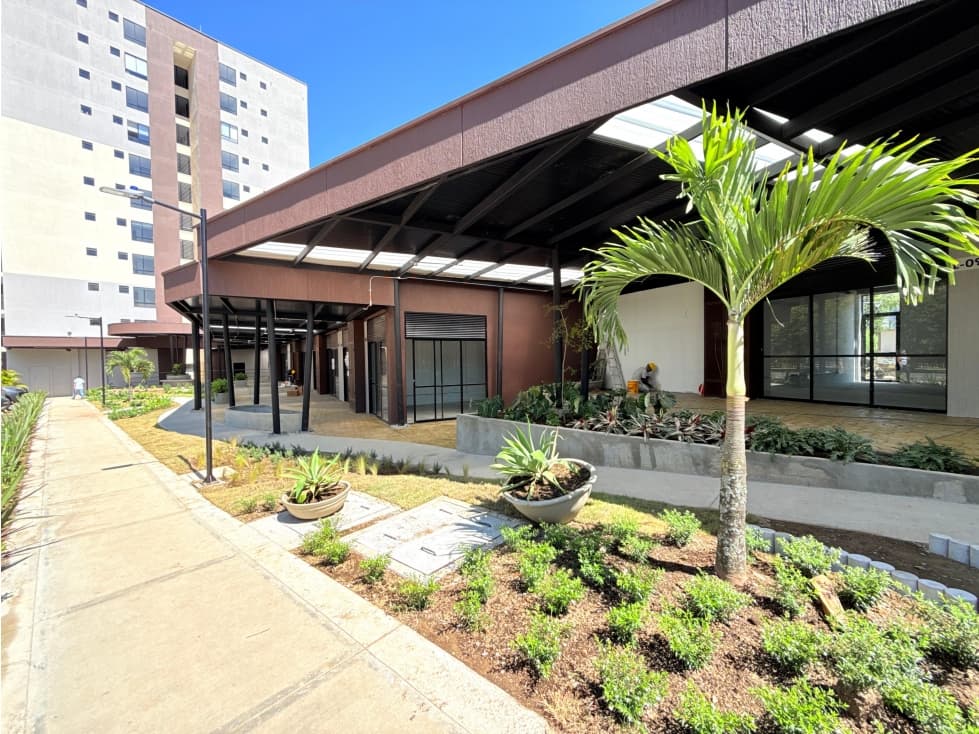 LOCAL CON EXCELENTE UBICACIÓN CON 2.500 VIVIENDAS ALREDEDOR !!! - 1