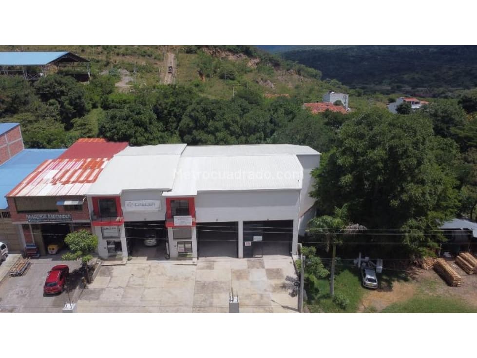 En Venta Bodegas Industriales #3 en San Gil, Barrio La Feria - 1