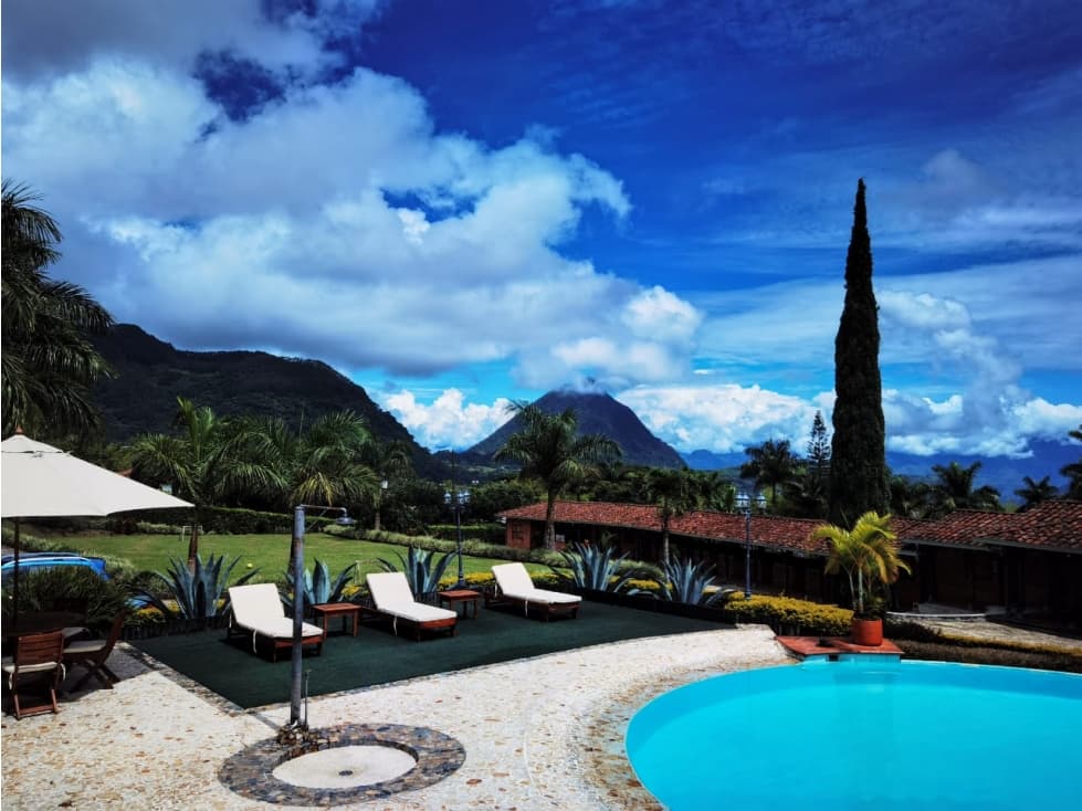 Finca con vista privilegiada al majestuoso Cerro Tusa - 1