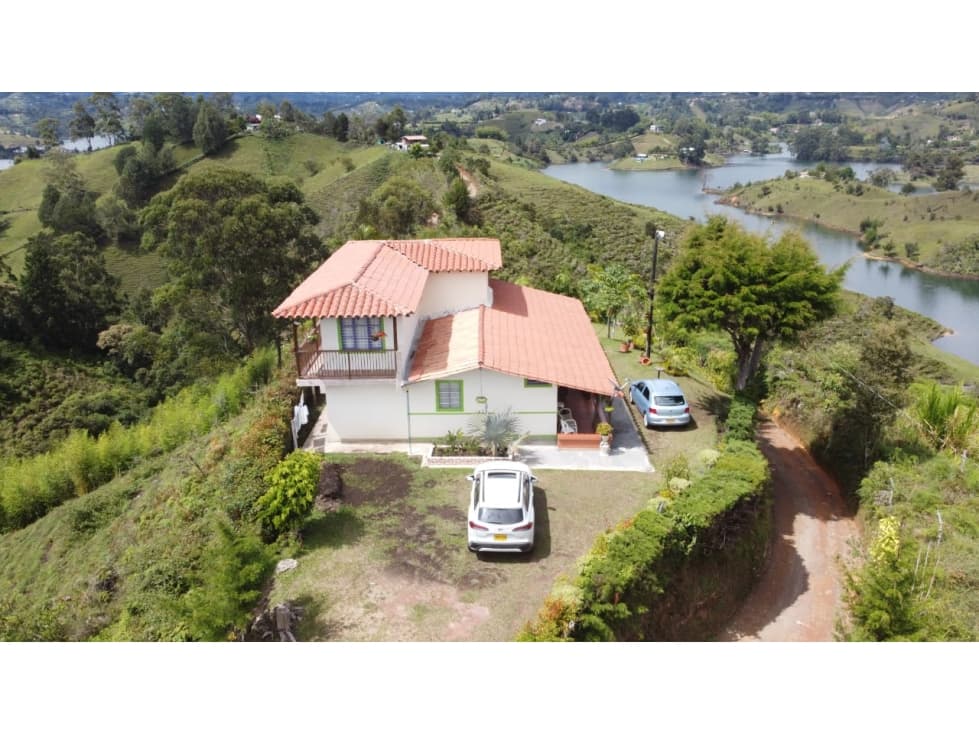 ENCANTADORA FINCA EN EL PEÑOL CON VISTA AL EMBALSE - 1
