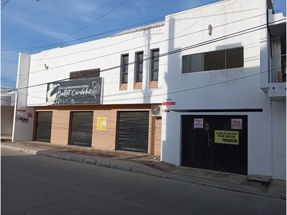 Casa Amplia de dos niveles en Planeta Rica - 1