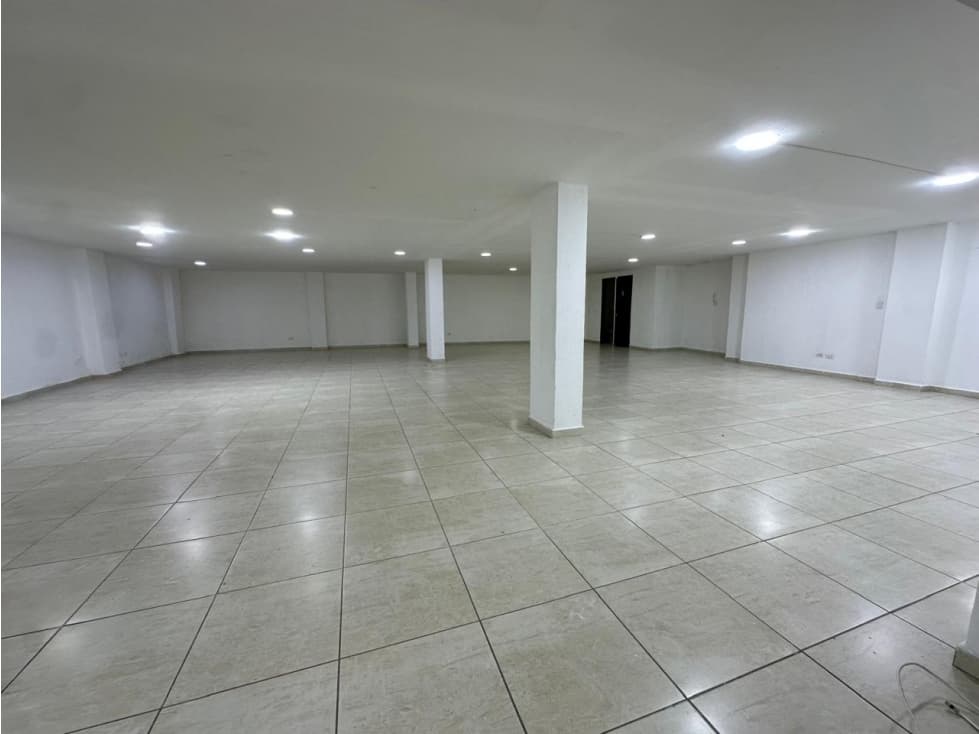 SE ARRIENDA LOCAL COMERCIAL A DOS CUADRAS DEL PARQUE DE LA ESTRELLA. - 1