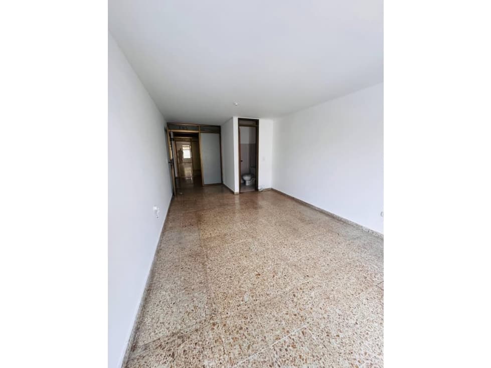 SE RENTA OFICINA EN EL CENTRO DE LA CIUDAD EXCELENTE UBICACIÓN - 1