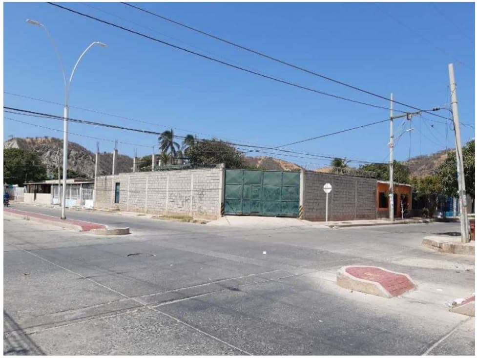 SE VENDE BODEGA ESQUINERA CERCAL AL PUERTO STA MTA L.C - 1