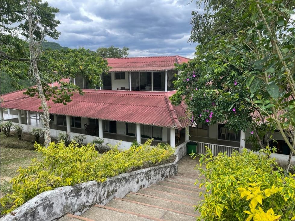 SE VENDE CASA LOTE EN LA VEGA - 1