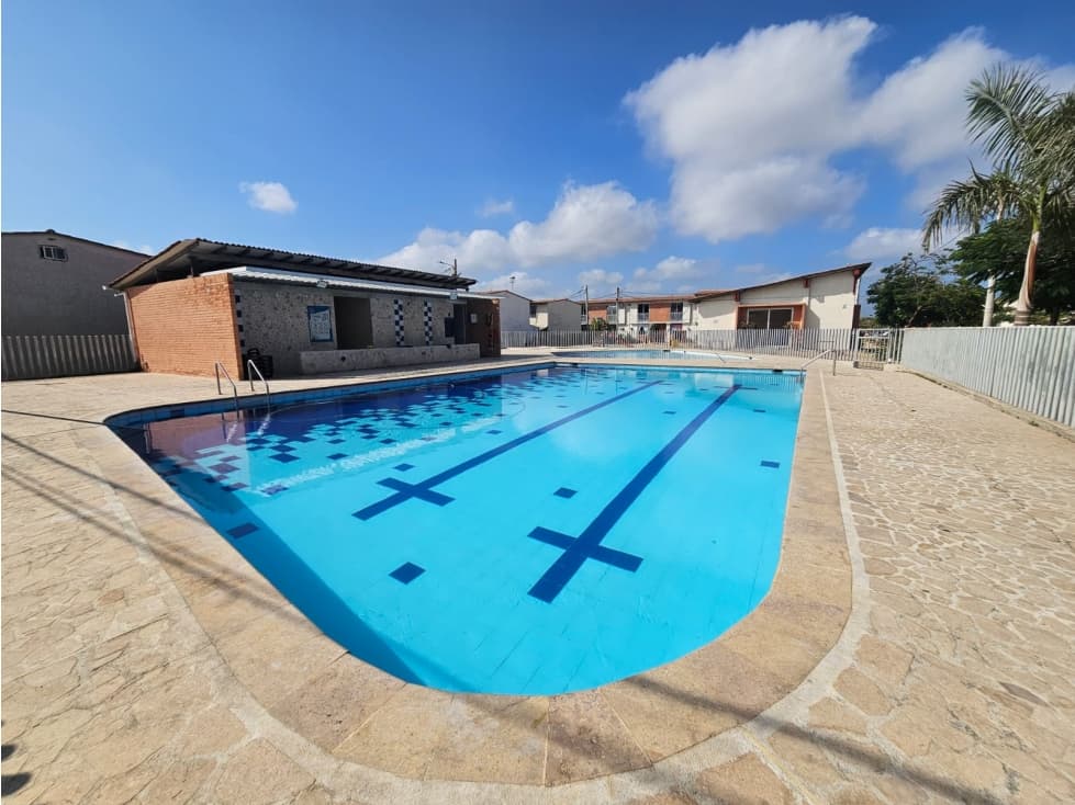 Oportunidad casa en conjunto cerrado en Soledad con piscina y patio - 1