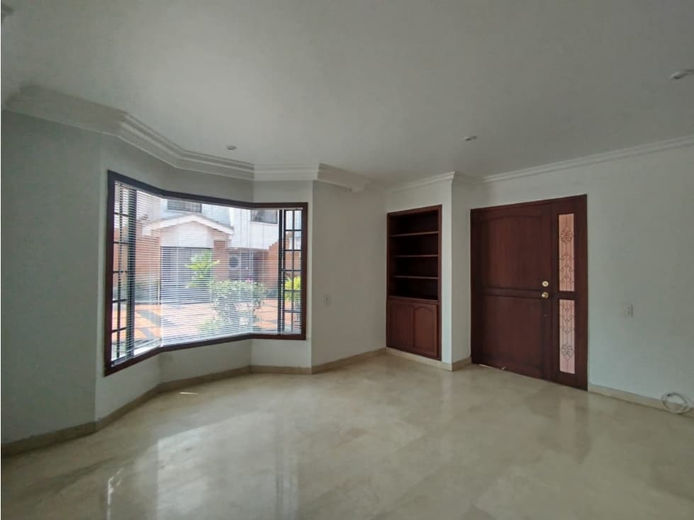 CASA EN RENTA- SECTOR ALAMOS - 1