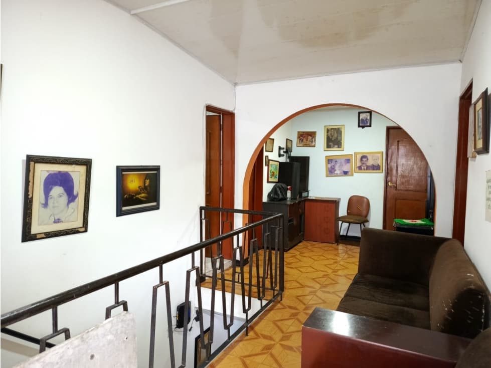 CASA EN VENTA- SECTOR CENTRO - 1