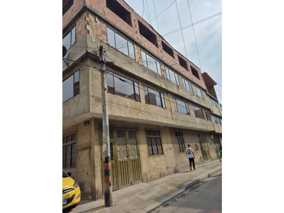 VENTA CASA BARRIO ESQUINERA AMPARO KENNEDY - 1