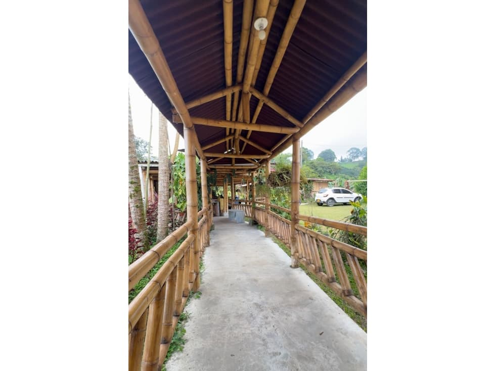 SE VENDE ESPECTACULAR FINCA HOTEL CERCA A FILANDIA - 1