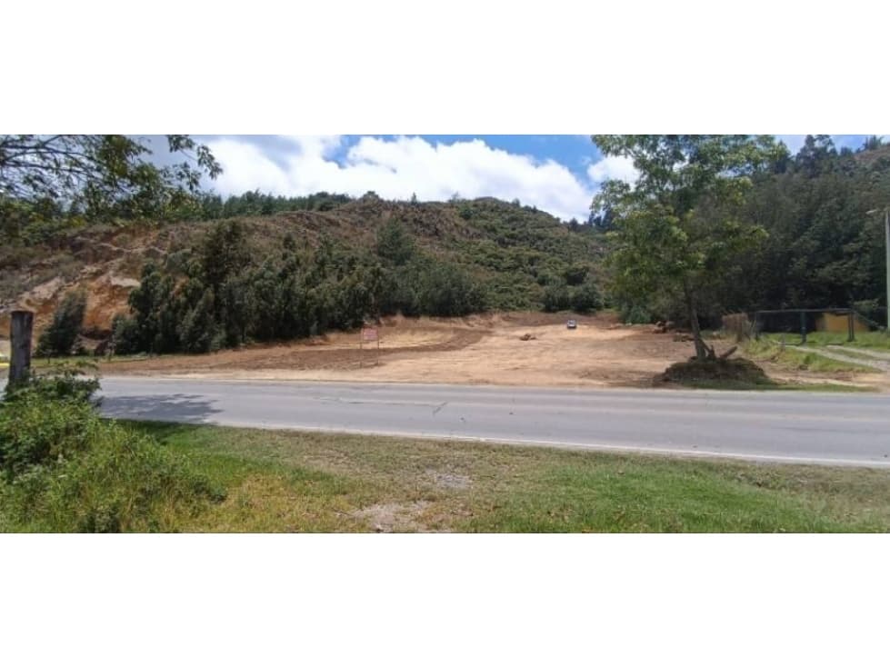 PREDIO COMERCIAL ESTRATÉGICO SOBRE VÍA NACIONAL UBATE - 1