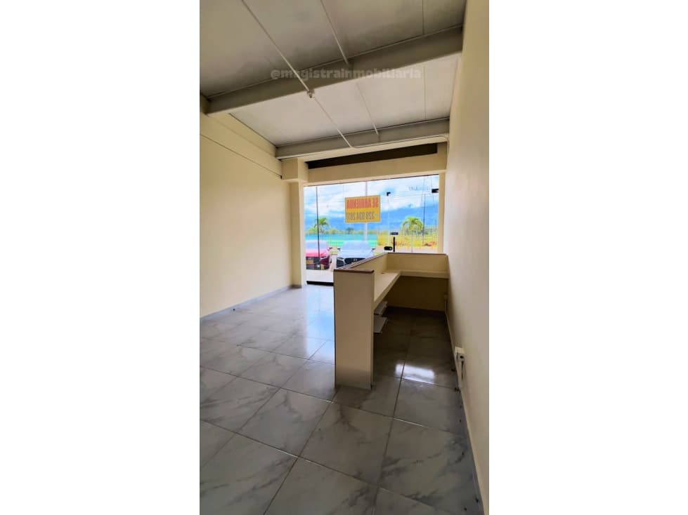 LOCAL EN VENTA EN CENTRO COMERCIAL PARQUE NATURA - 1