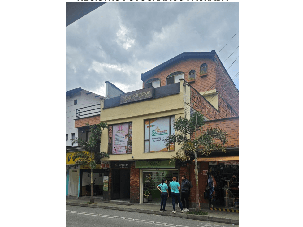 Edificio mixto de 4 pisos en el parque de Envigado - 1