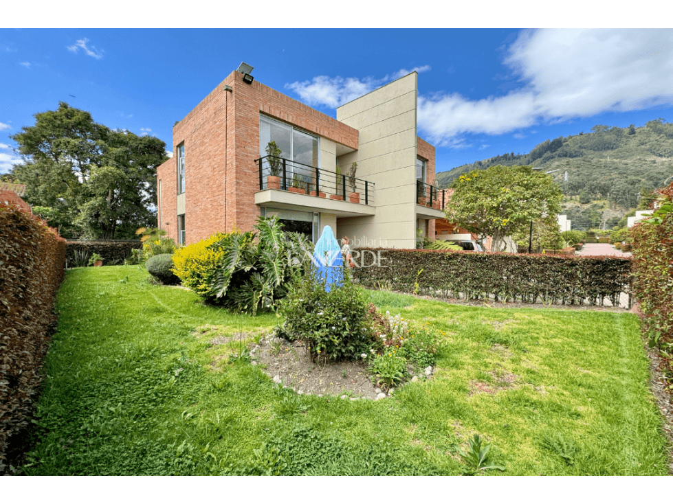 Magnifica casa independiente cerca a la montaña en conjunto Club House - 1