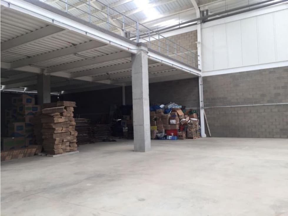 Bodega en Venta - Arrendar en Copacabana - 1