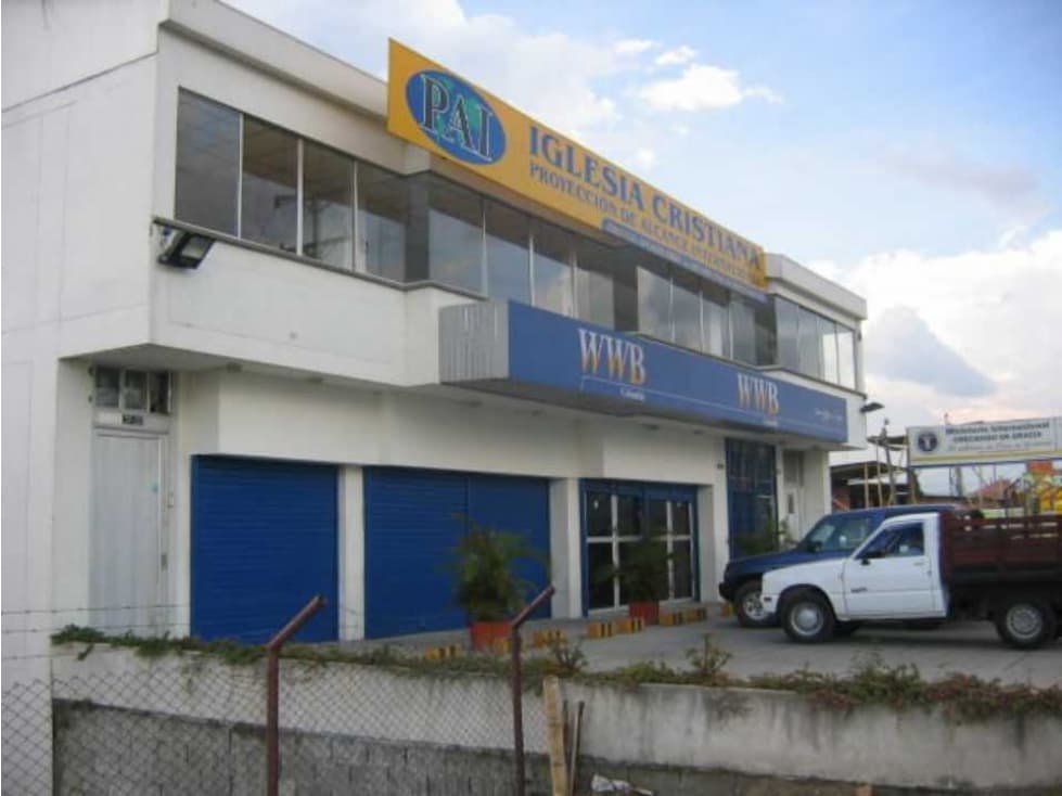 Local comercial para la venta con bahia de parqueadero - 1