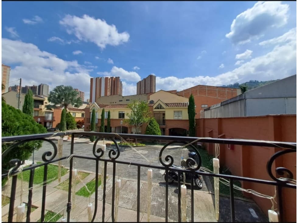 VENTA DE CASA EN SABANETA SECTOR ASDESILLA 180 MT - 1