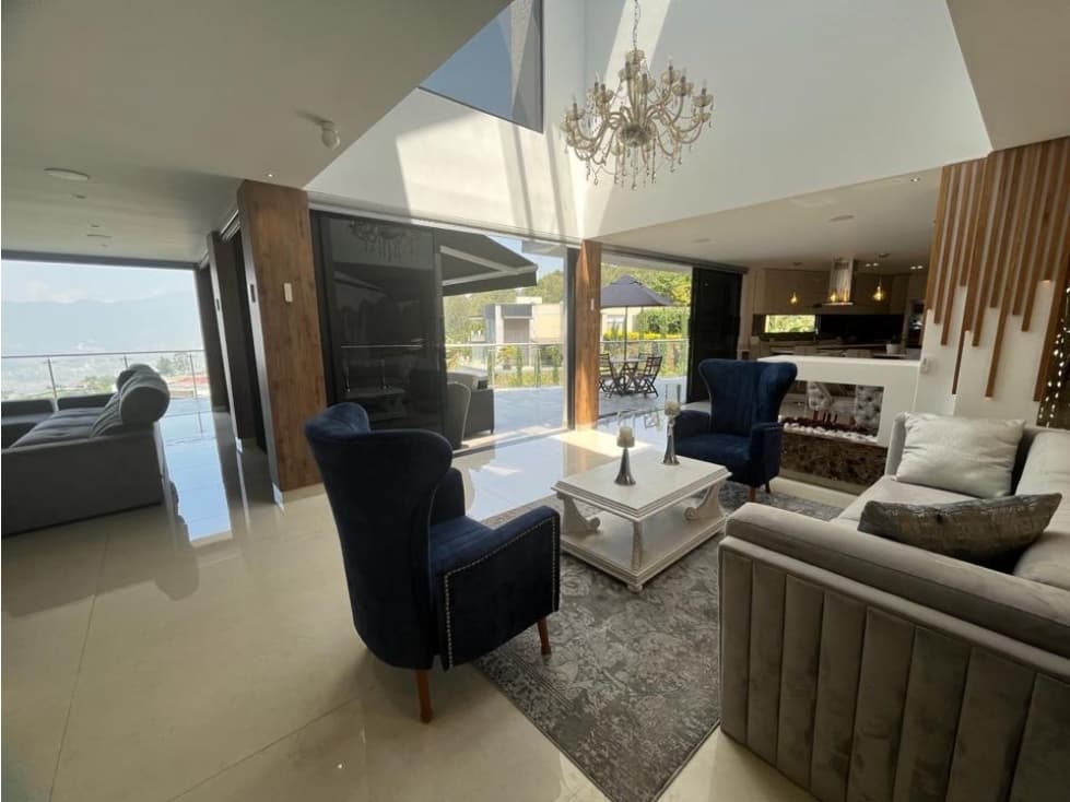 Venta de Lujosa casa en Medellin sector Poblado las Palmas - 1