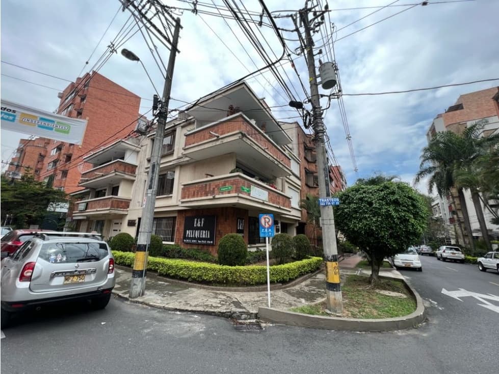 TRES EDIFICIOS JUNTOS EN EL CORAZÓN DE LAURELES A LA VENTA - 1