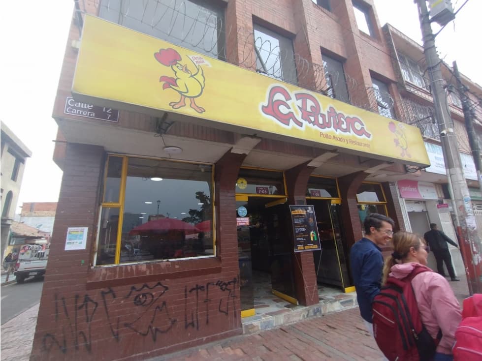 Edificio en venta en Soacha con local y oficinas, plaza principal - 1