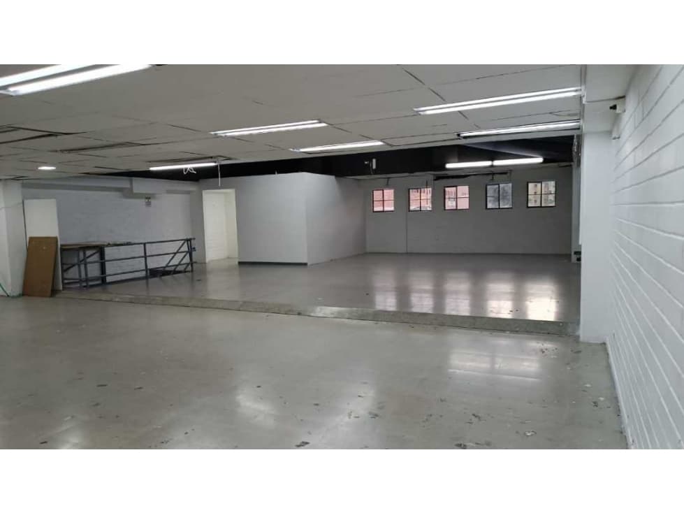 VENTA DE BODEGA CENTRO DE LA MODA, ESPECTACULAR UBICACION - 1