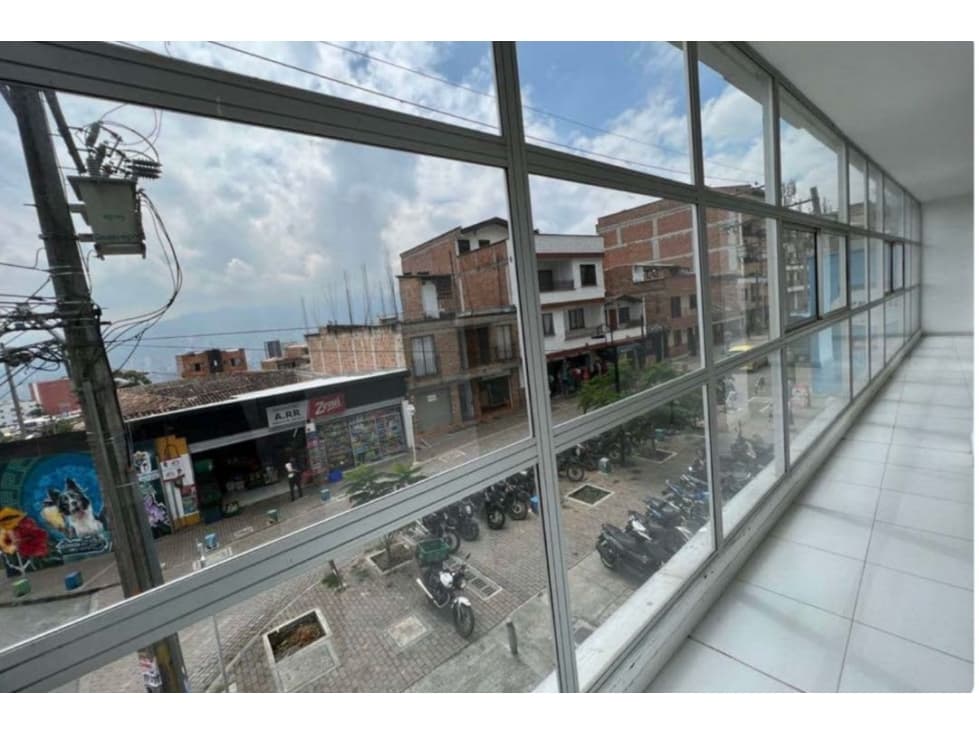 VENTA LOCAL EN LA ESTRELLA CERCA AL PARQUE - 1