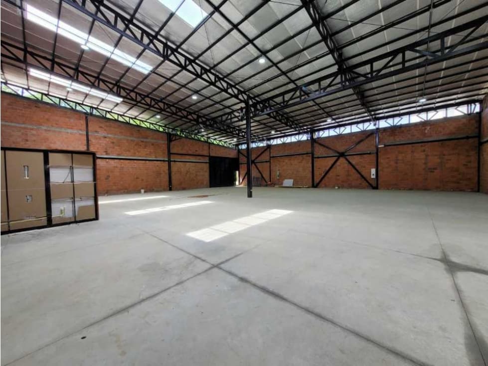 VENDO Ó ALQUILO BODEGA EN EL REFUGIO T.P 9713217 - 1