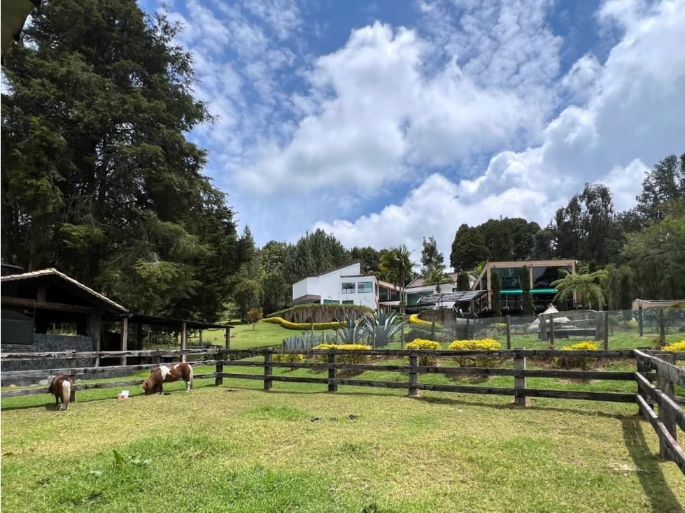 Casa campestre en Vender en Medellín - 1