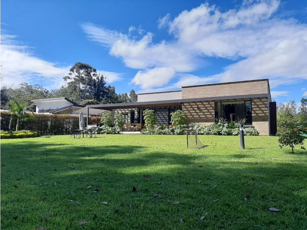 Hermosa casa sector llano grande, Rionegro. (AF) - 1