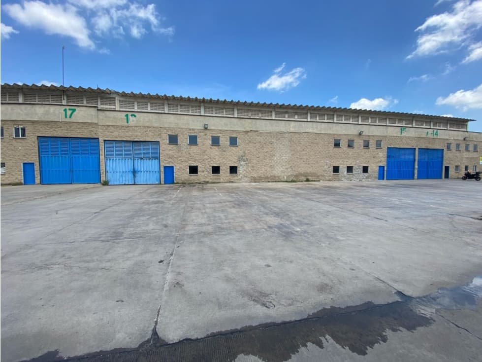 ALQUILER DE AMPLIA BODEGA EN LA CIRCUNVALAR - BARRANQUILLA - 1