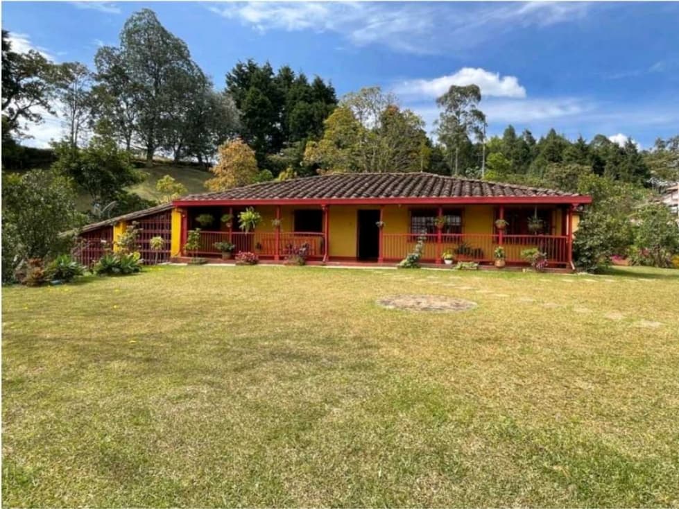 FINCA GUARNE - 380 Mts construidos en lote de 9000. - 1