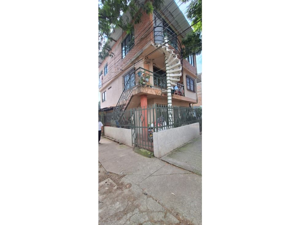 VENTA CASA ESQUINERA LARES COMFENALCO -YP- 9156029 - 1