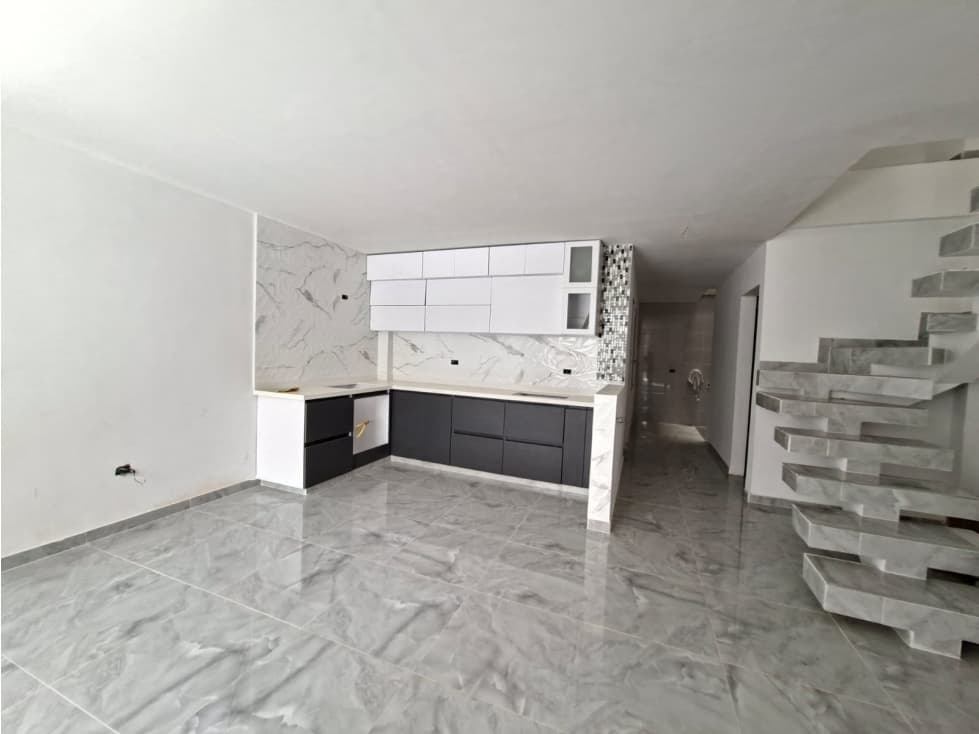 VENDO CASA CIUDAD 2000 3 PISOS ML9360790 - 1