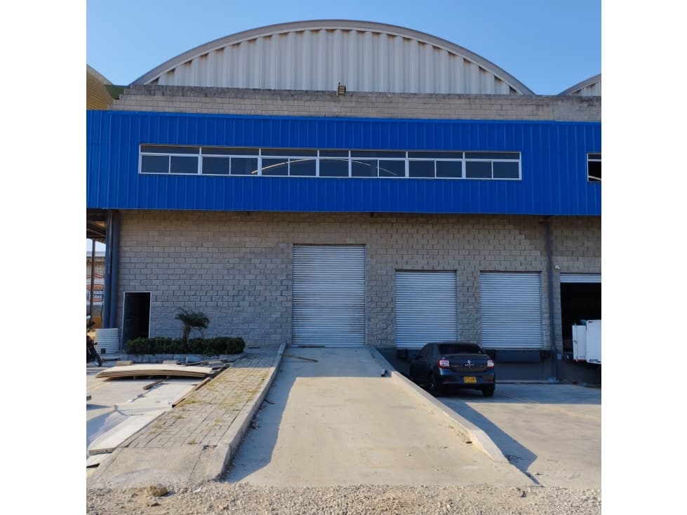ALQUILER DE BODEGA PARA ESTRENAR EN LA CIRCUNVALAR - BARRANQUILLA F - 1