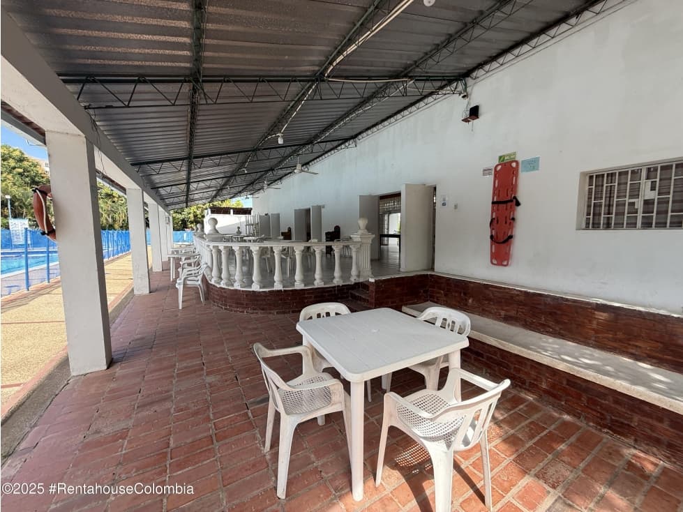 Hotel en Ricaurte (Cundinamarca) RAH CO: 26-105 - 1