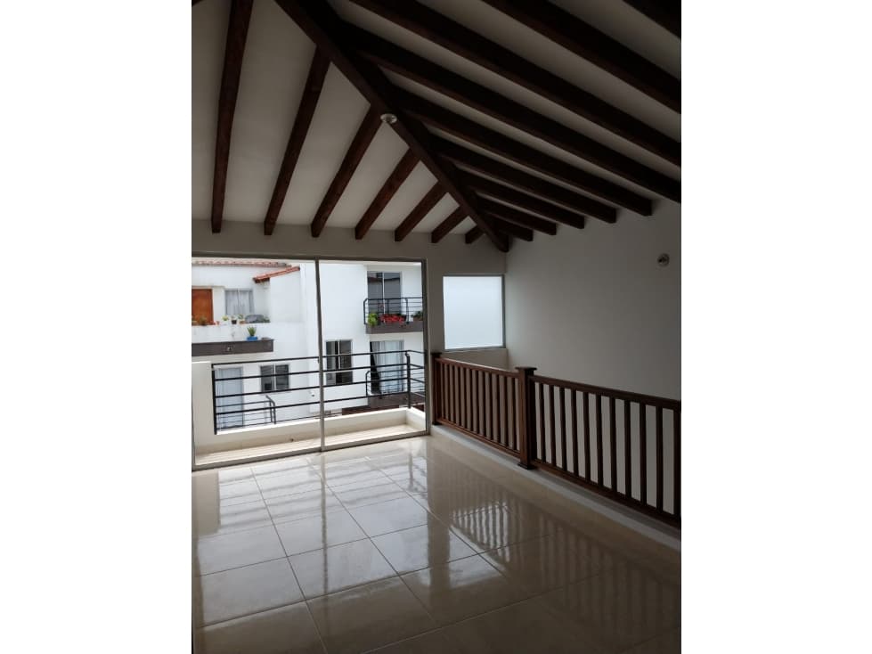 CASA DE 2 NIVELES CON ACABADOS DE LUJO CARMEN DE VIBORAL - 1