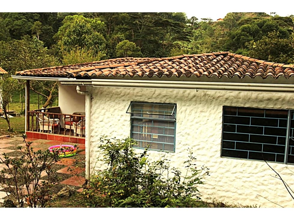 ANOLAIMA FINCA AMOBLADA EN VENTA 300M2 - 1