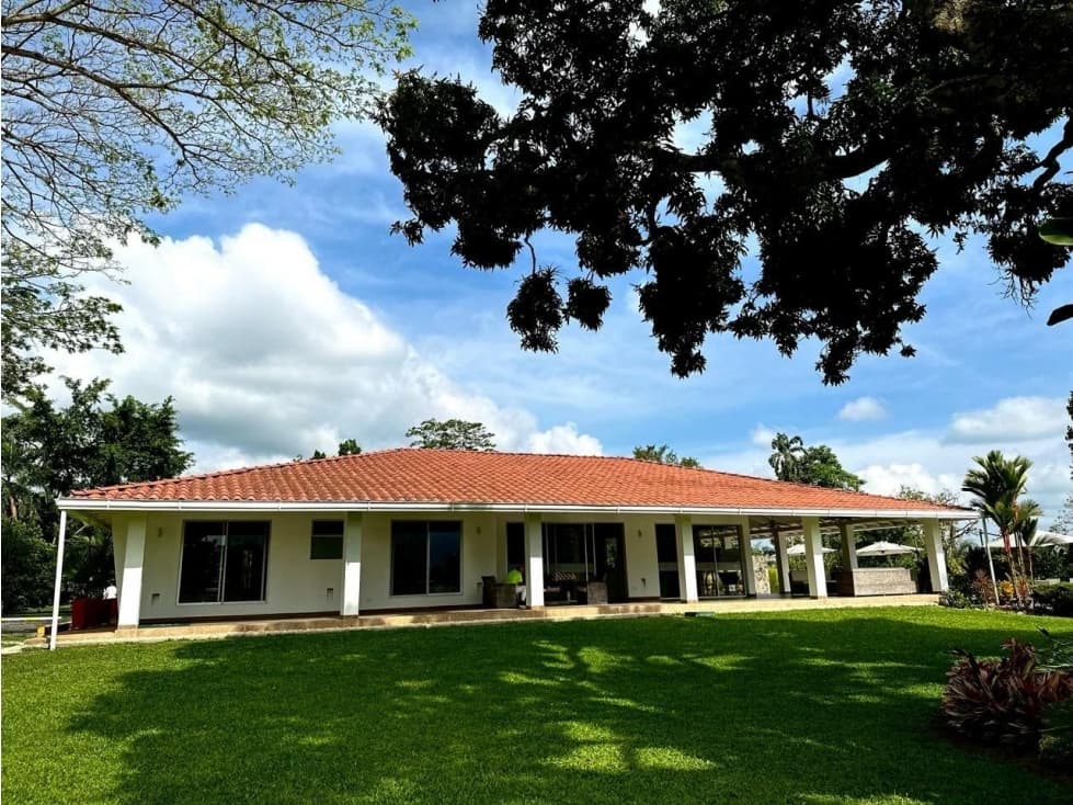 Casa campestre independiente en venta ubicada en montenegro quindio - 1