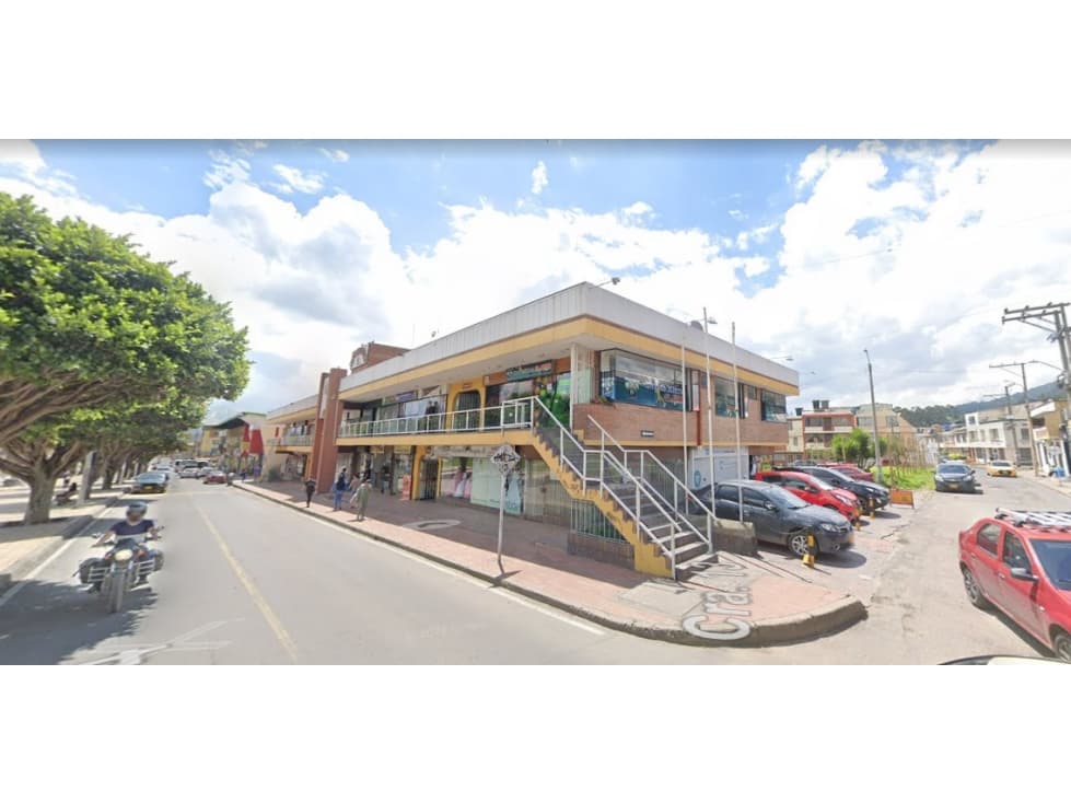 SE VENDE OFICINA Y/O LOCAL CÉNTRICO C.C. SAGUANMACHICA I - 1