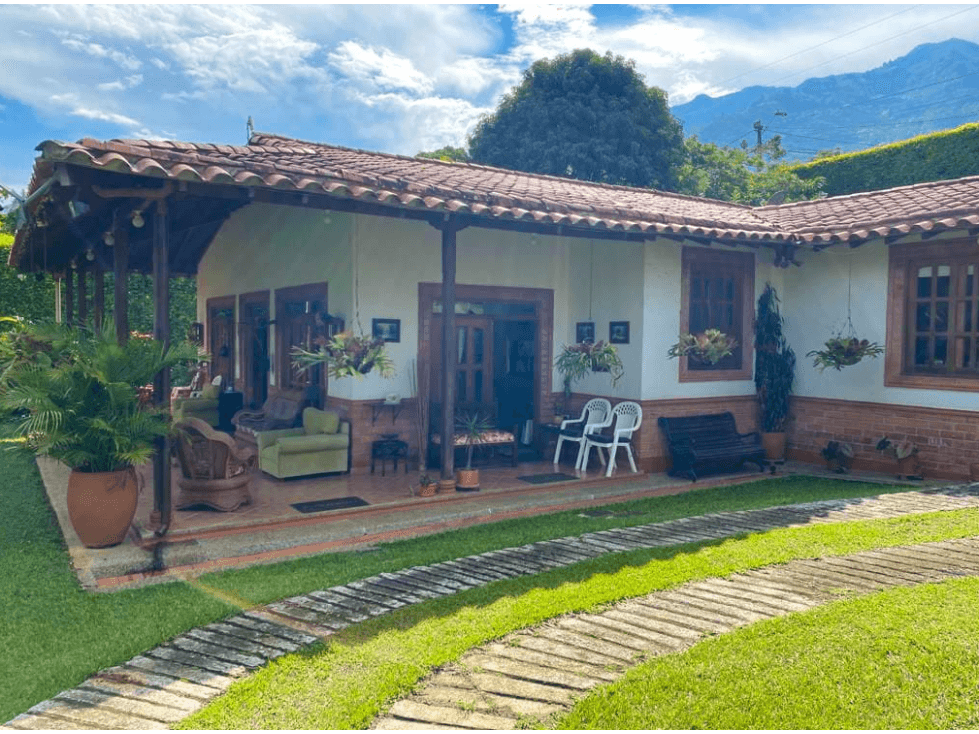 SE VENDE HERMOSA CASA CAMPESTRE EN COPACABANA EL NORAL - 1