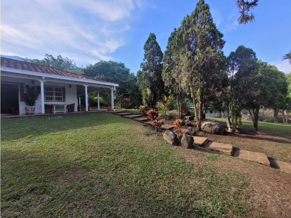SE VENDE BELLA CASA CAMPESTRE EN COPACABANA EL NORAL - 1