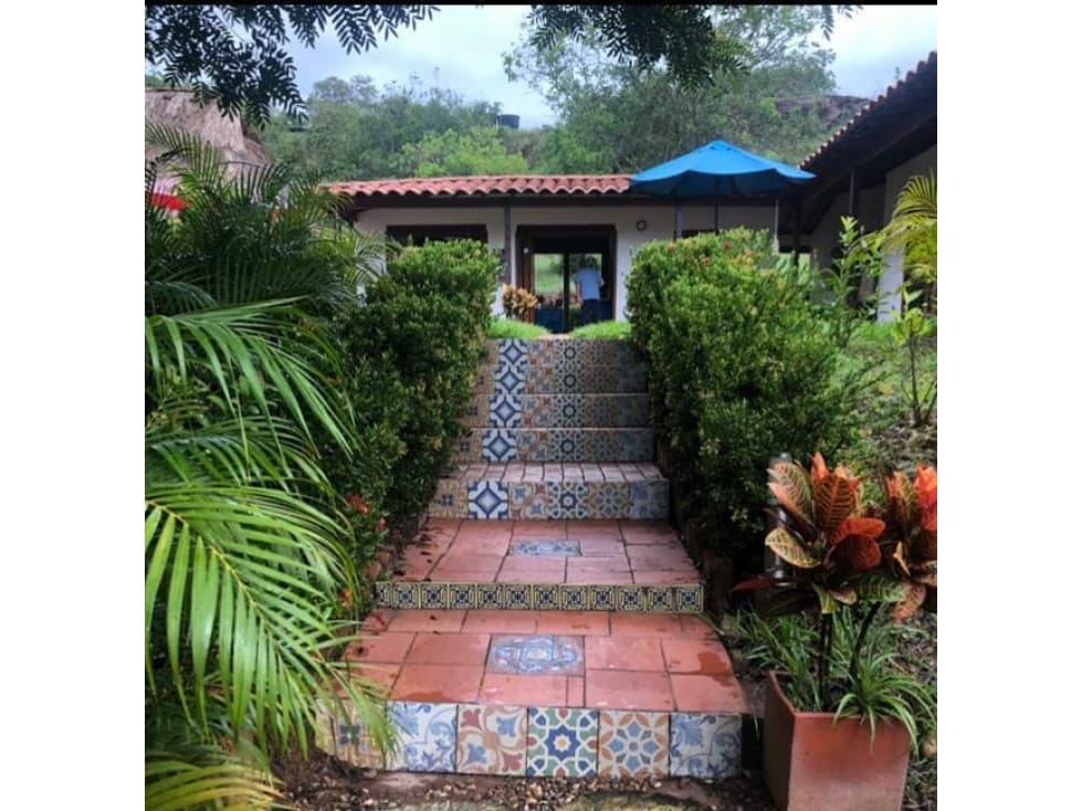 VENDO ESPECTACULAR CASA EN NILO - 1