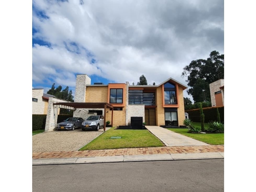 ARRIENDO CASA HATO GRANDE - 365 M2 - 16 MILLONES más Administración - 1