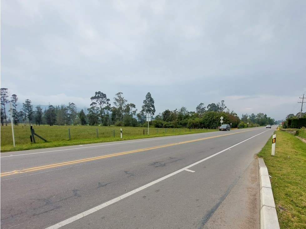 LOTE SE VENDE. LA CALERA. CUND. - 1