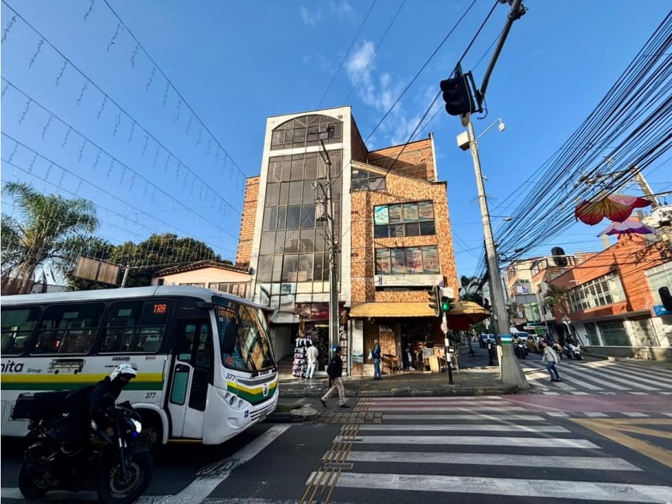 Edificio comercial en venta en Bello - 1