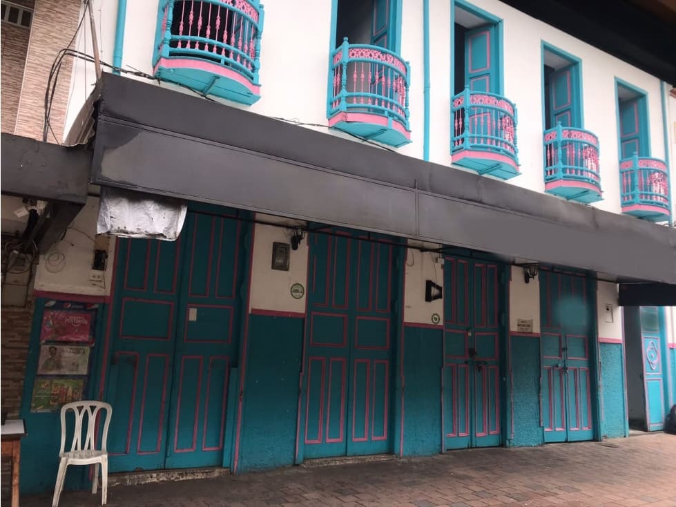 Casa y Locales en Venta Parque Principal de Amagá - 1