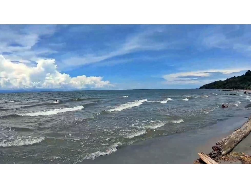 Lote con 3 Cabañas Cerca al Mar en Necoclí, Sector San Sebastián - 1