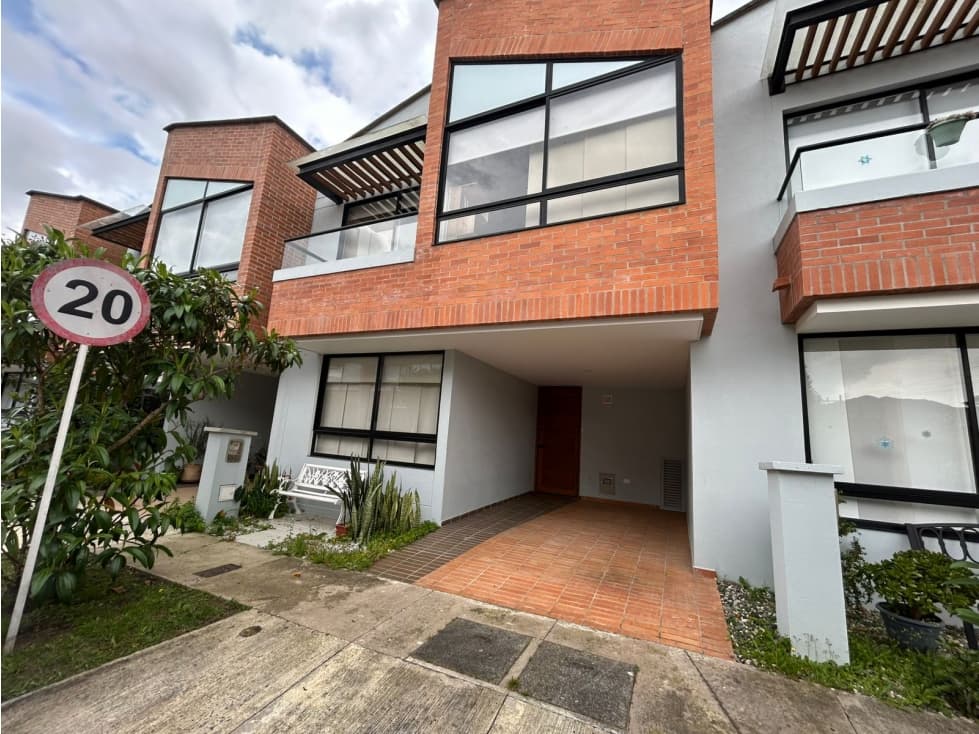 CASA EN VENTA LA CEJA - 1