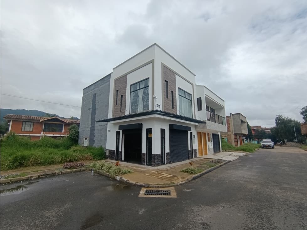 Arriendo local comercial en La Ceja- - 1